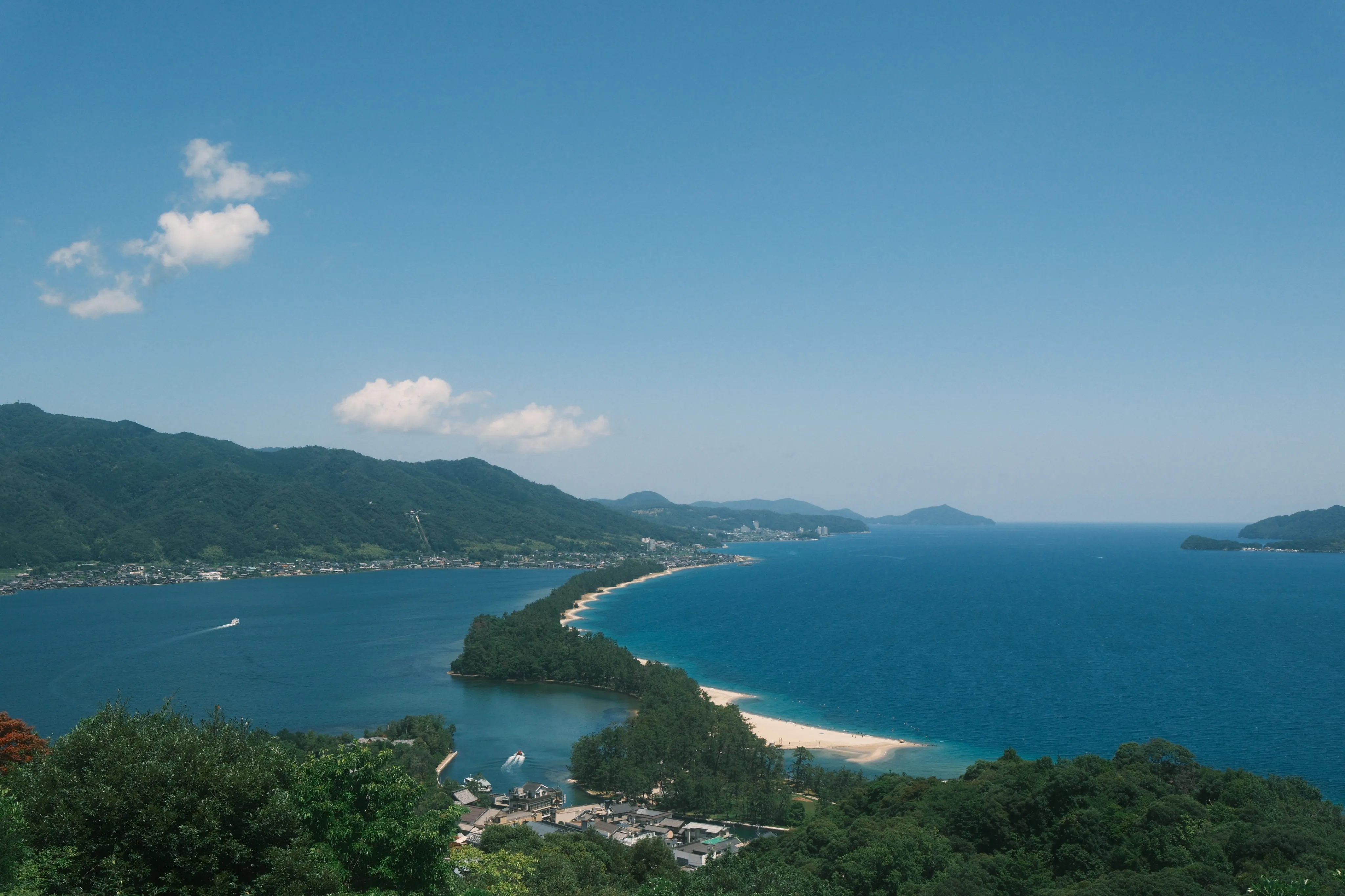 0490f719b1806bff20a8d3b706f11a39896a198262c20e988745