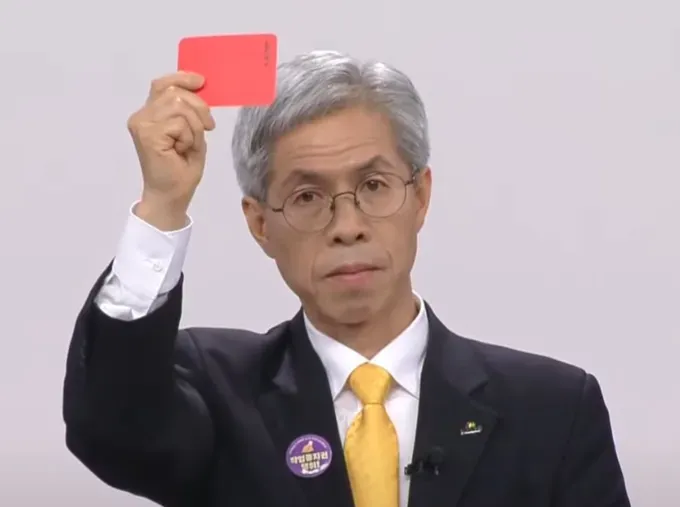 0490f719b58761f720afd8b236ef203ef68e77af10bb7fb8